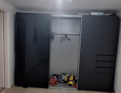 Einbaukleiderschrank 217x202 cm Schwarz matt, 2 Schiebetüren, Regale+Stange