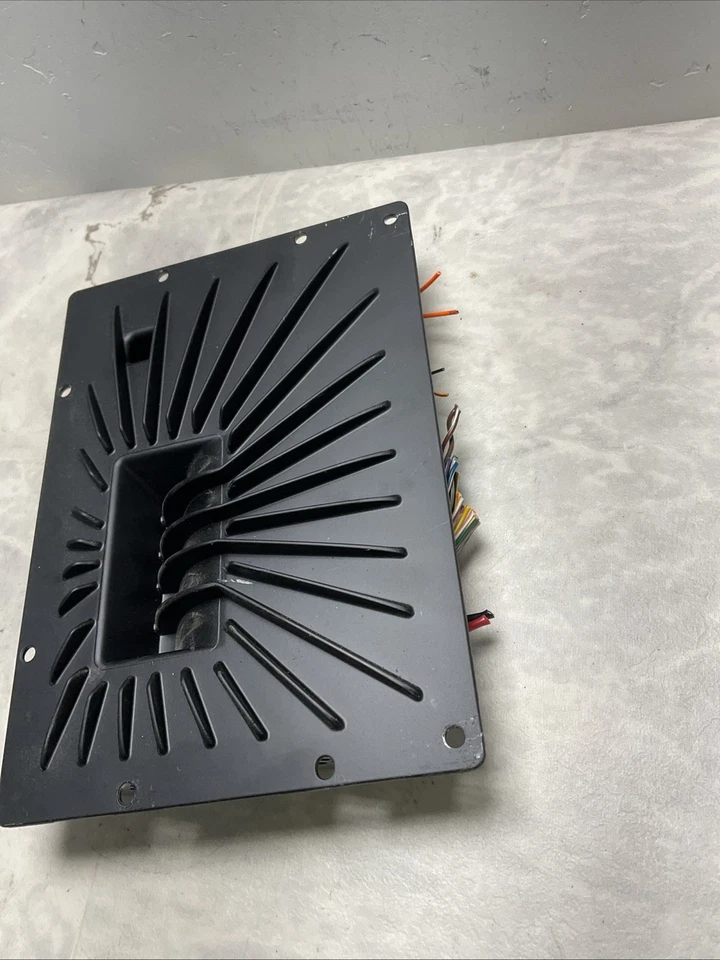 Усилитель звука LAND ROVER RANGE ROVER EVOQUE LR4 от оригинального производителя 2012–2017 годов - Изображение 2 из 4