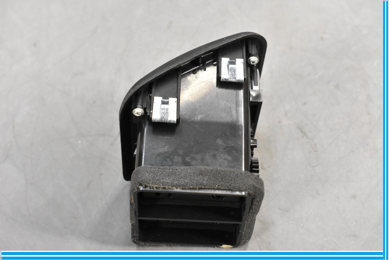 Maserati Quattroporte 2003-2012 Front Right Side air duct