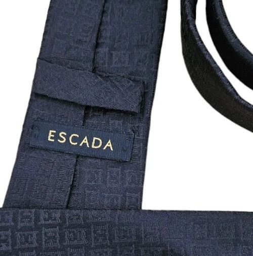 Corbata de Seda ESCADA ITALIA Negra Geométrica Monograma Logo W:2.7" Usada en Excelente Condición Foto 2 de 4