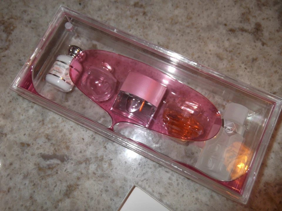 Lote Perfume Vintage Flor Por Kenzo Paris PretigeEscada Edición Coleccionista Foto 2 de 4