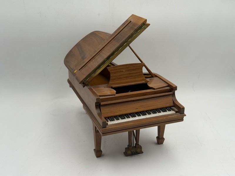 Vintage Baby Grand Piano Music Trinket Box 12” Smoke Gets In Your Eyes Platters