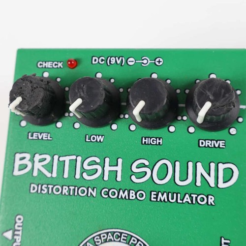 Used AMT Electronics British Sound Distortion Vombo Emulator Guitar Pedal - Afbeelding 2 van 5