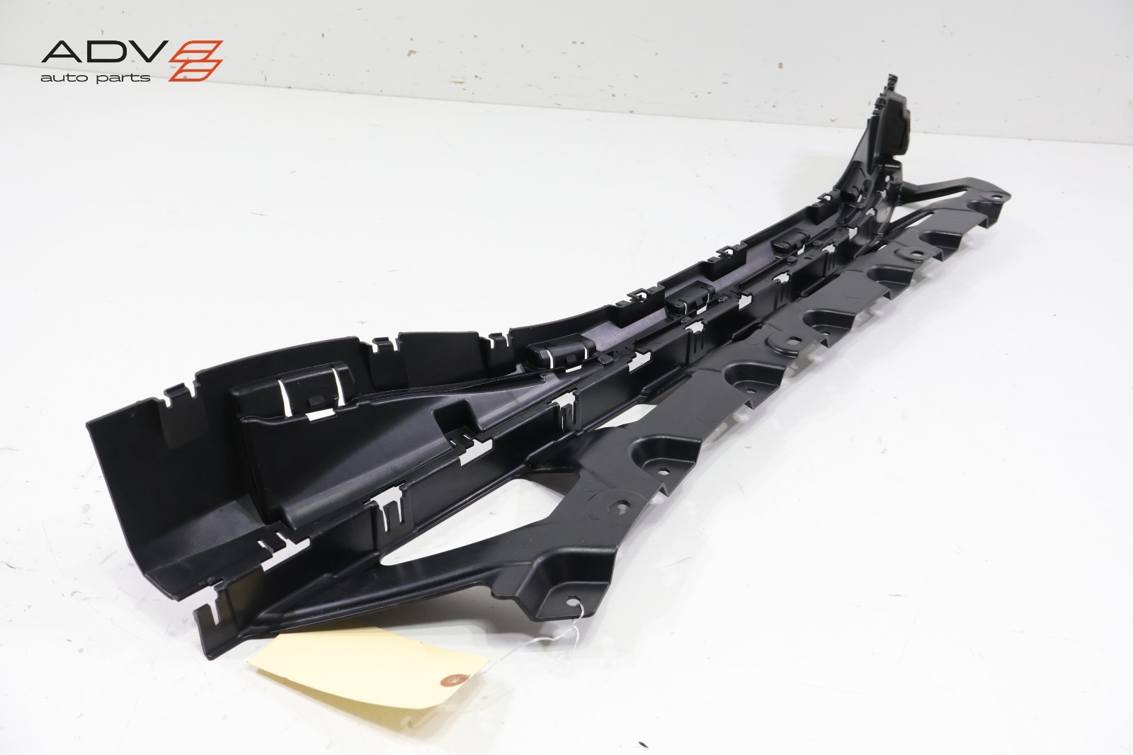 2014 - 2020 BMW i8 I12 COUPE RIGHT SIDE SKIRT ROCKER MOLDING PANEL BRACKET OEM