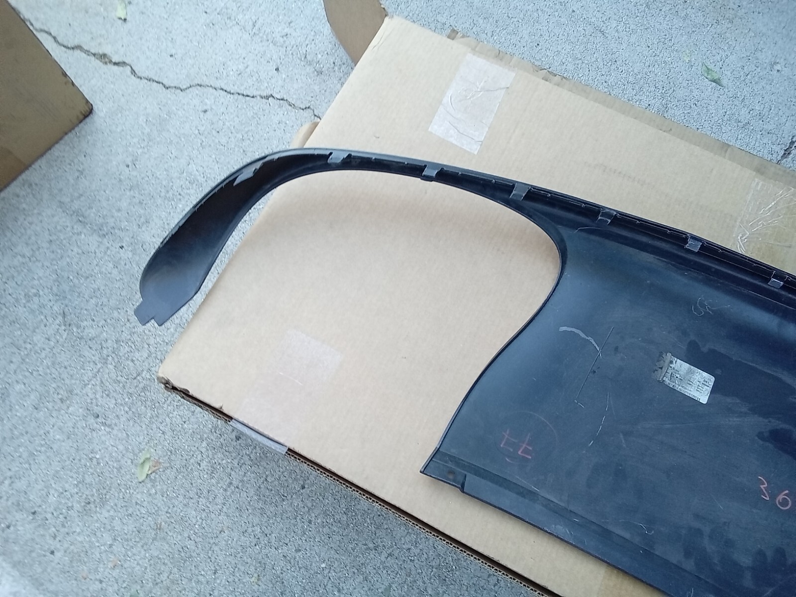 16-18 Bentley Bentayga BY636 rear Bumper Lower Diffuser Spoiler 36A807521 OEM