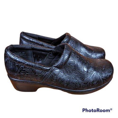 yuu bethanee slip on