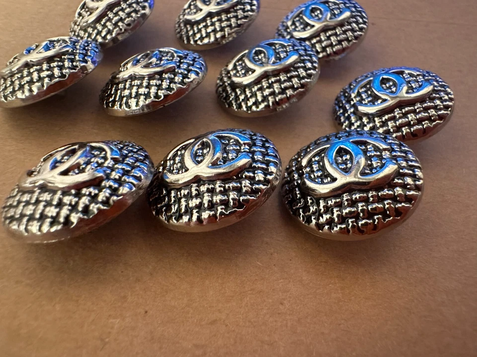 10 SILVER CHANEL Buttons Checked Metal / FAB 10 SILVER CC BUTTONS👌 20mm ICONIC - Image 3 of 4