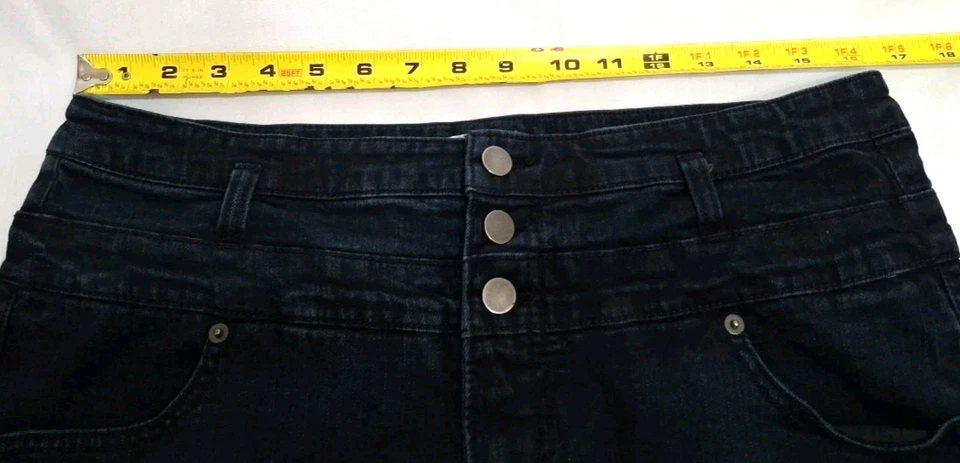 Pantalones Cortos de Denim Para Mujer Xhilaration 3 Botones Negros Talla 16 Puño 4 Bolsillos Estilo Foto 4 de 4