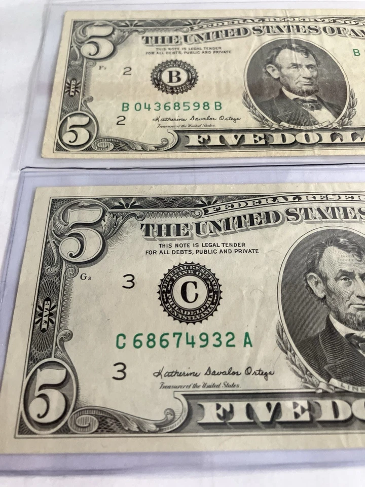 1985 And 1988 US $5 Federal Reserve Notes - Image 2 of 4