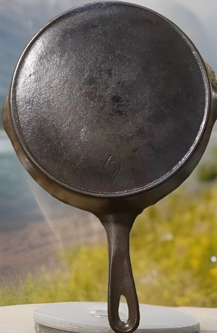 Vintage 5 Diamond logo Cast Iron Skillet Chicago Hardware Foundry