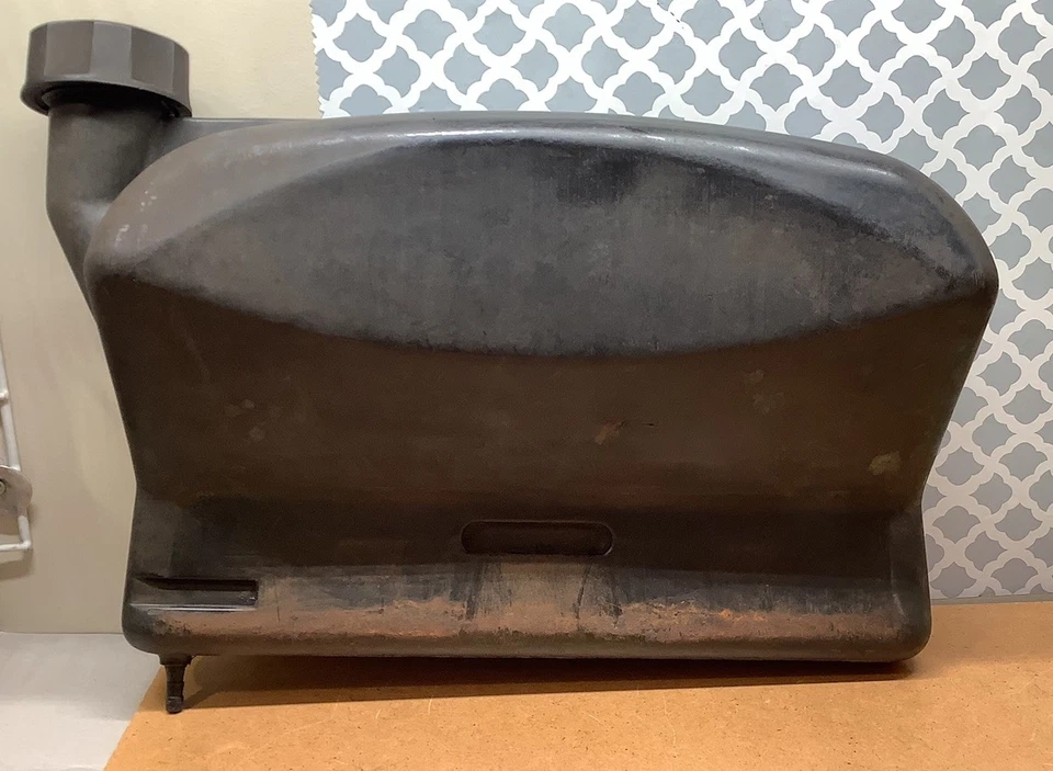 Tanque y tapa de combustible de gasolina para cortacésped de motor trasero Snapper - PN 19945 Foto 2 de 4