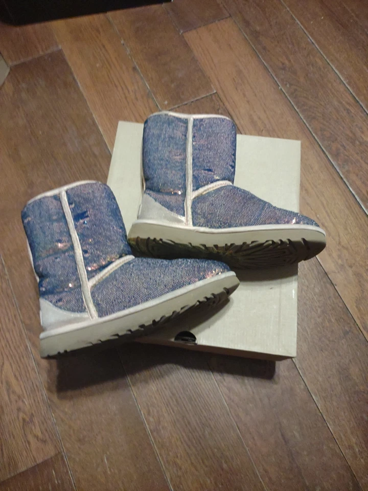 UGG W Clásico Corto Cosmos Lentejuelas 1103796 Foto 3 de 4