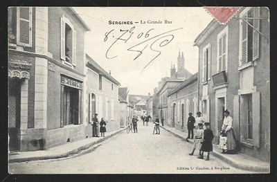 Old postcard -- SERGINES . LA GRANDE RUE . CIRCULATED IN 1906 . 770.L