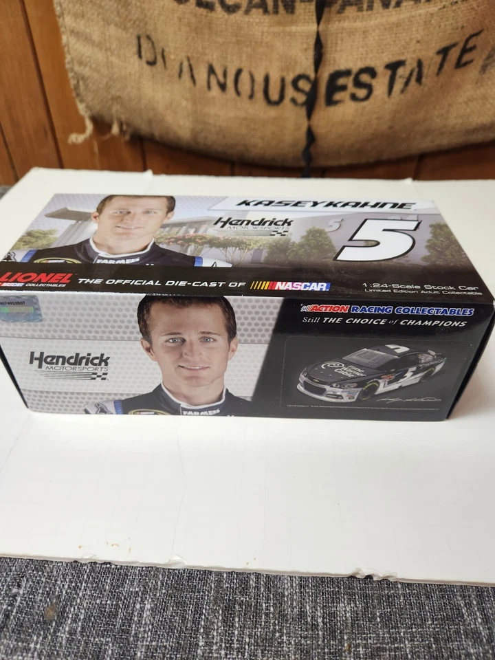 Cable Time Warner Autografiado Kasey Kahne 2013 1:24 NASCAR Diecast Foto 3 de 4