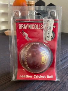 GRAY-NICOLLS leather seamer cricket ball - 4.75 oz crown