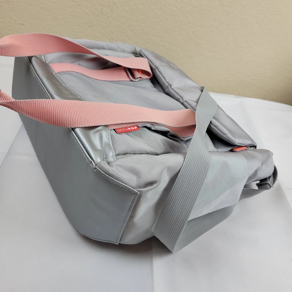 Bolsa de pañales mensajero Skip Hop Fit All Access en rosa claro/gris platino bebé Foto 3 de 4