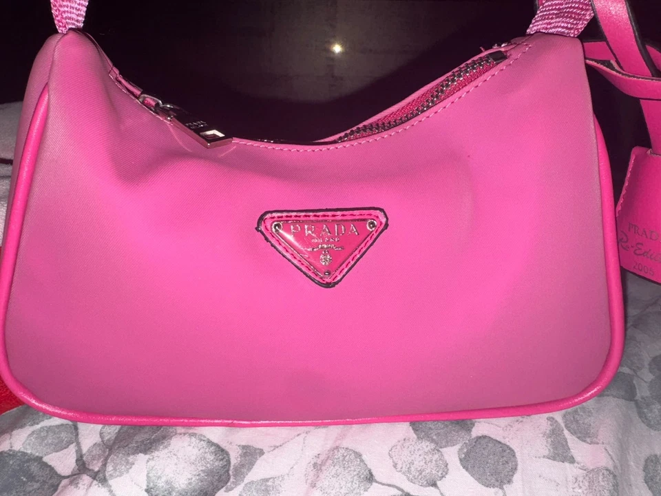 Prada Re-Edition 2005, foto 1 di 5