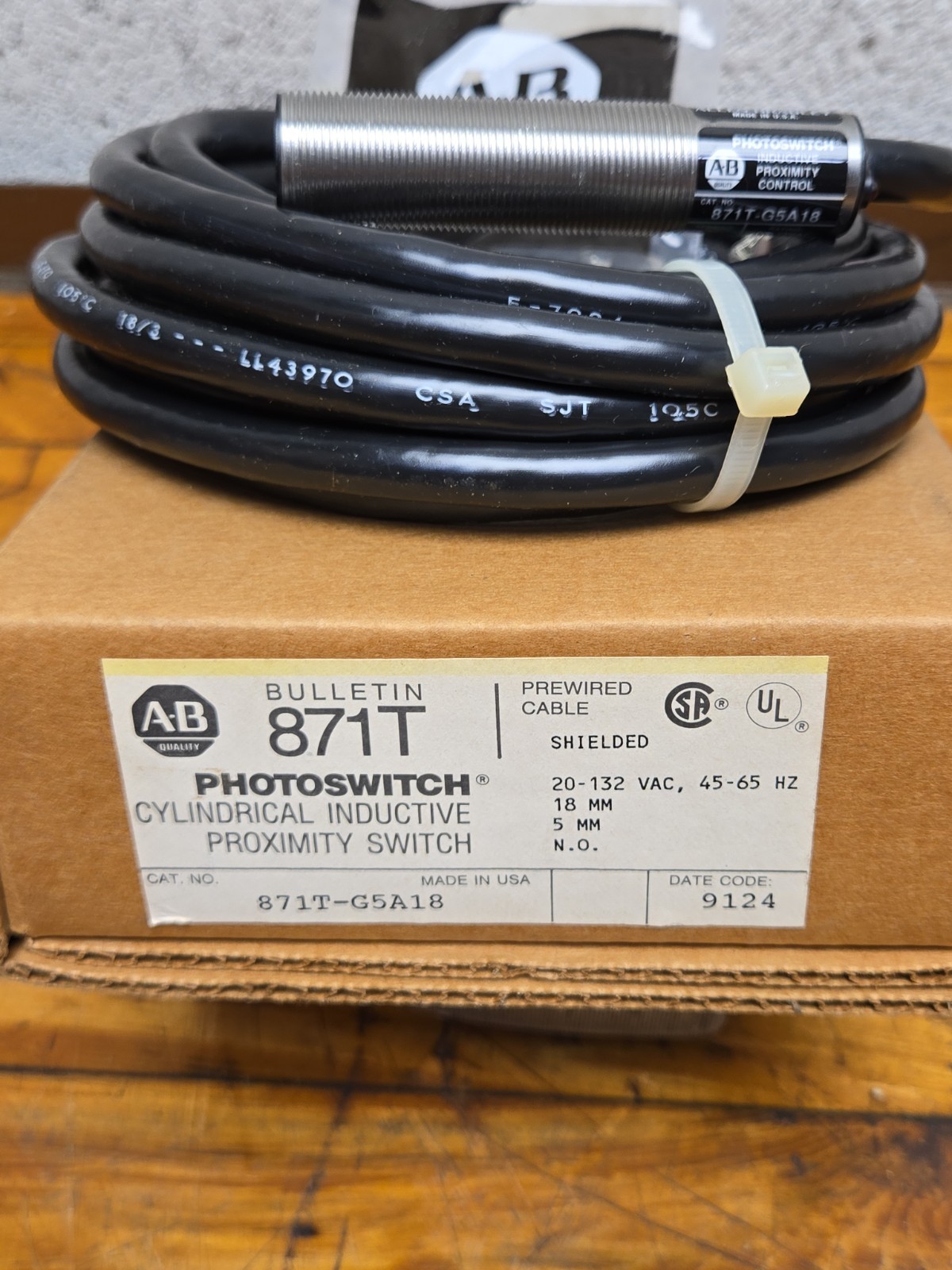 NEW Allen Bradley 871T-G5A18 5mm Inductive Proximity Sensor