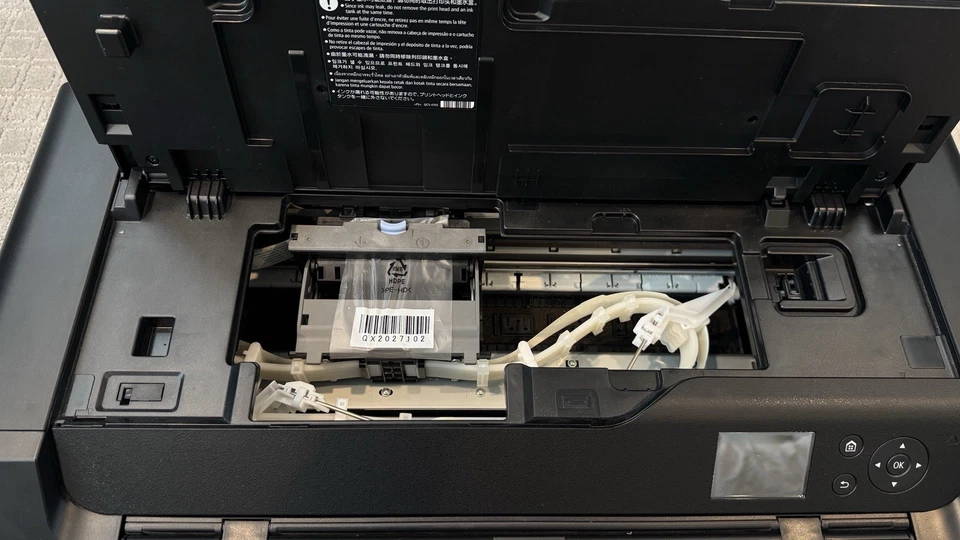 Canon imagePROGRAF PRO-1000 17" Pro Wide Format Wireless Inkjet Photo Printer - Image 3 of 4