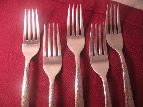Set Of 5 Salad Forks Hampton Carolina 18/10 Hammered Stainless 7 1/8" - Picture 2 of 5