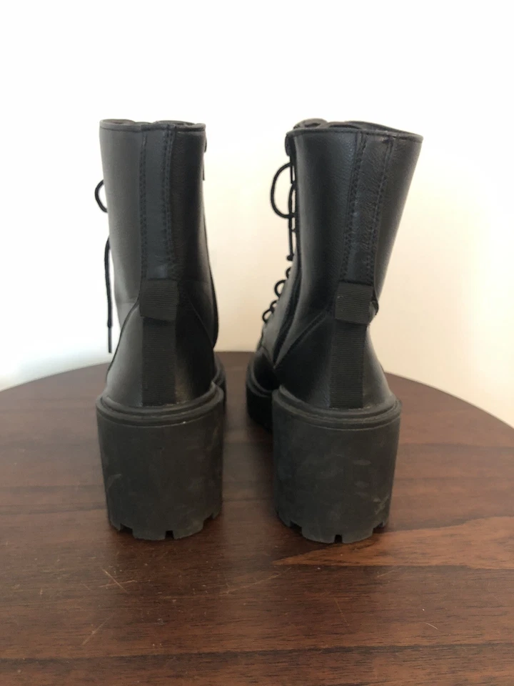 Botas Charlotte Russe Y2K Talla 7 Negras Imitación Cuero Tacón Grueso Plataforma Cremallera Tobillo Foto 2 de 4