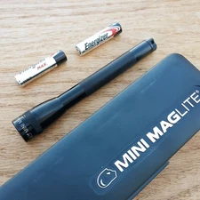 Mag-Lite Mini Flashlight Set With 2 AAA Batteries And Pocket Clip Spot-To-Flood