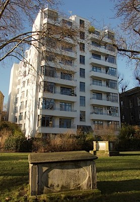 Foto 6x4 Trinity Court, London WC1 Mehrfamilienhaus im modernistischen Stil um 2018