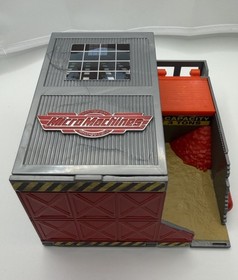 Micro Machines Construction 2020 Hasbro 6 mixed trucks, plus folding playset