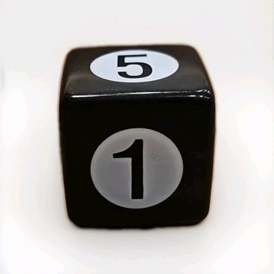 Scene It Jr Edition 4 Player Tokens and 2 game dice - Image 2 of 4