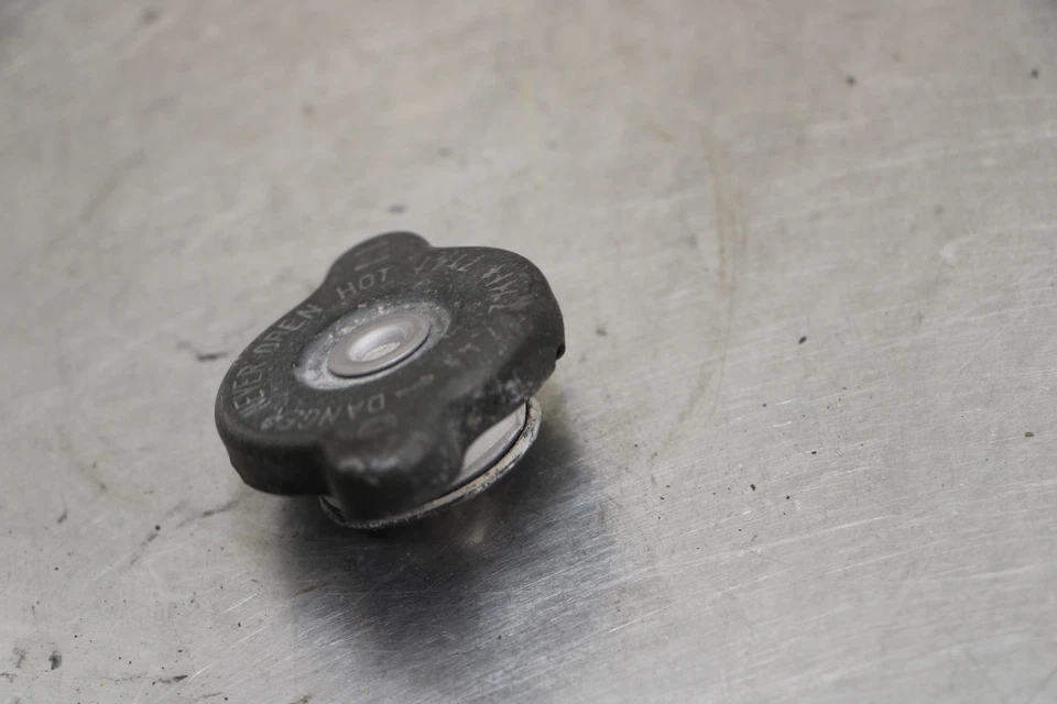 01-05 YAMAHA FZ1 RADIATOR CAP 4FL-12462-00-00 - Изображение 4 из 4