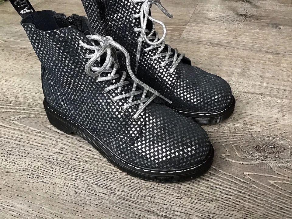 Botas Dr Martens 1460 Pascal Y Stars Brillo Para Mujer EE. UU. Talla 6 Negro Gamuza Cremallera Foto 2 de 4