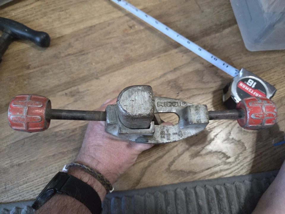 Ridgid No.109 Pipe Cutter 2-1/2" to 4" Capacity 4 Special Wheel Cutter - Image 2 of 4