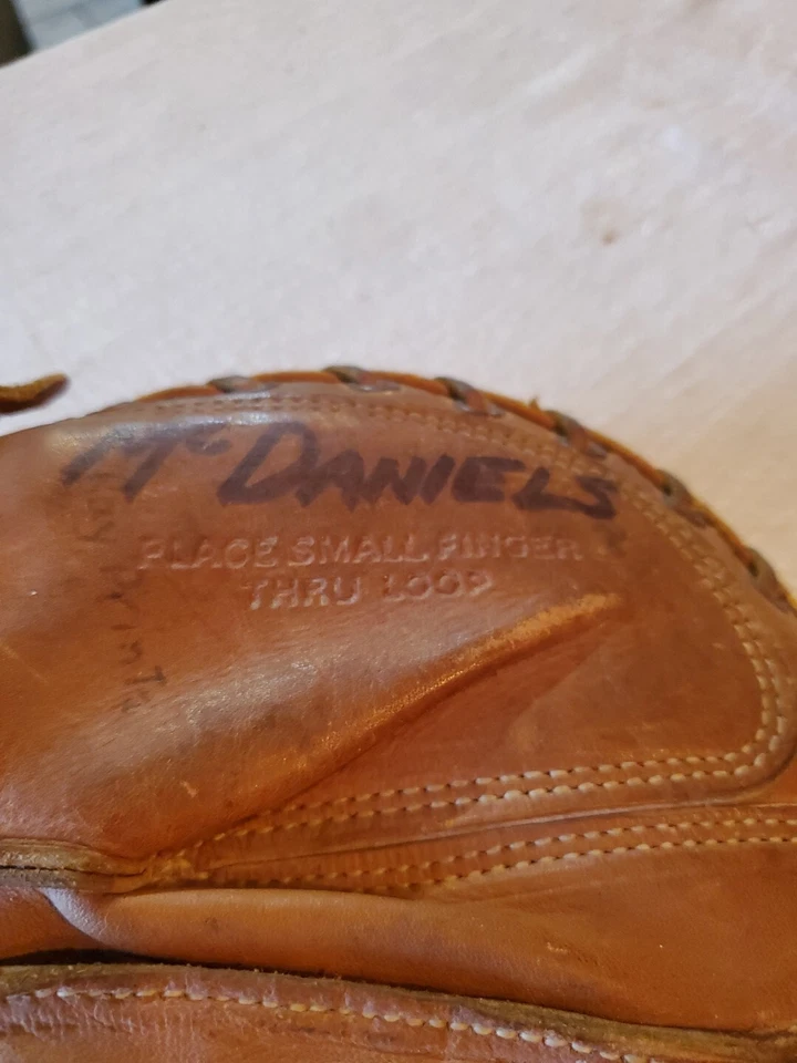 Vintage Macgregor Catchers Mitt G173 Bob Scheffing Left Hand  - Image 3 of 4