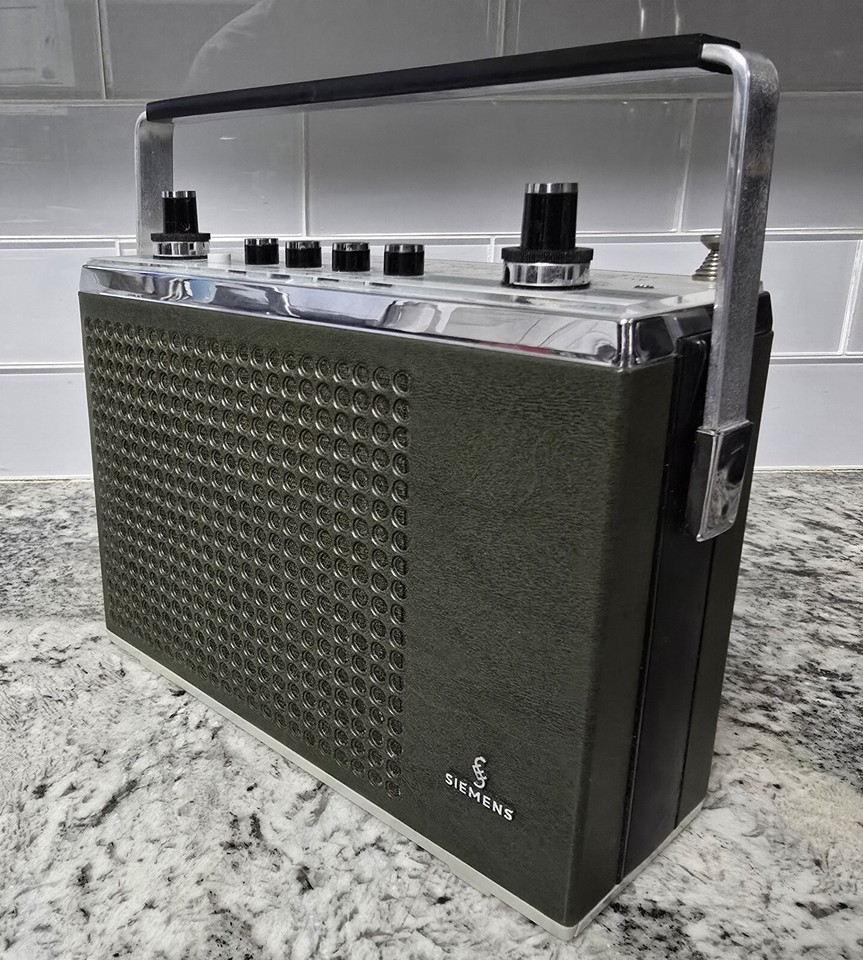 Vintage Siemens Transistor Radio ︎ Club RK82, Germany ︎ Parts or