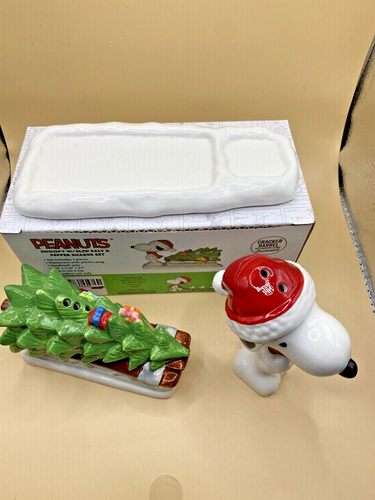 Cracker Barrel Peanuts/snoopy salt and pepper Christmas 2023 set NIB - Picture 5 of 5