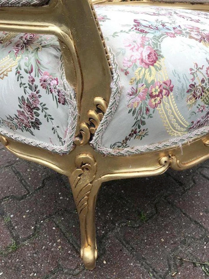 Par de sillas Bèrgère Luis XVI francesas doradas damasco vintage de lujo Foto 3 de 4