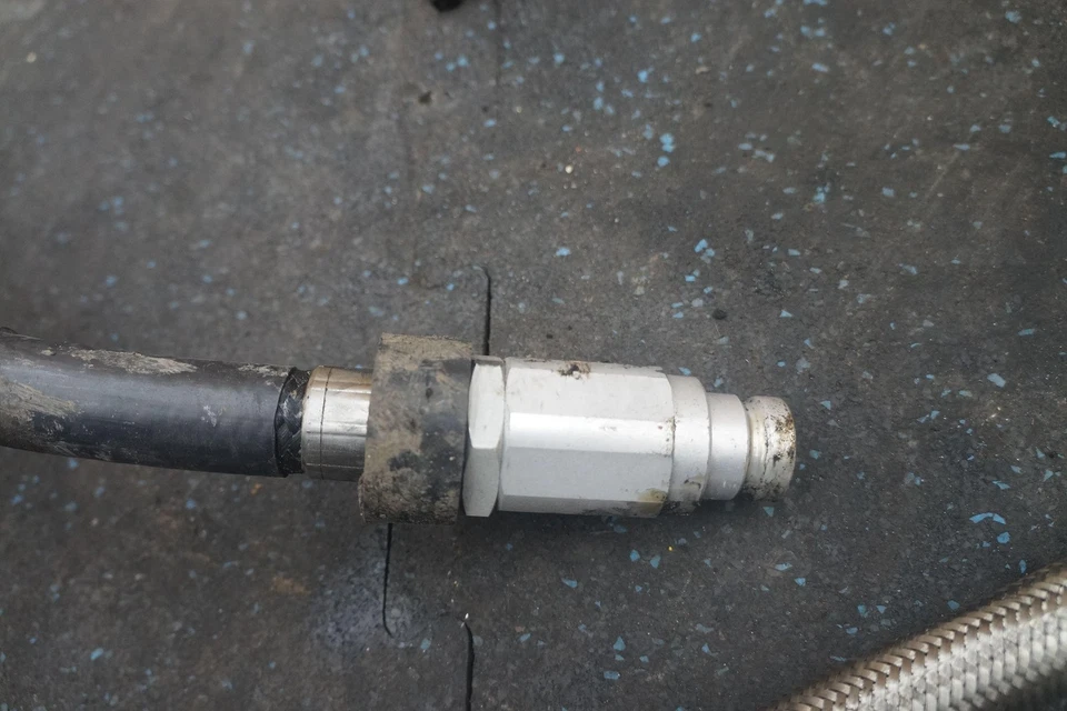 Оригинальный трубопровод шланга подачи масляного радиатора 70001897 для Ferrari California 2010 - Изображение 3 из 4