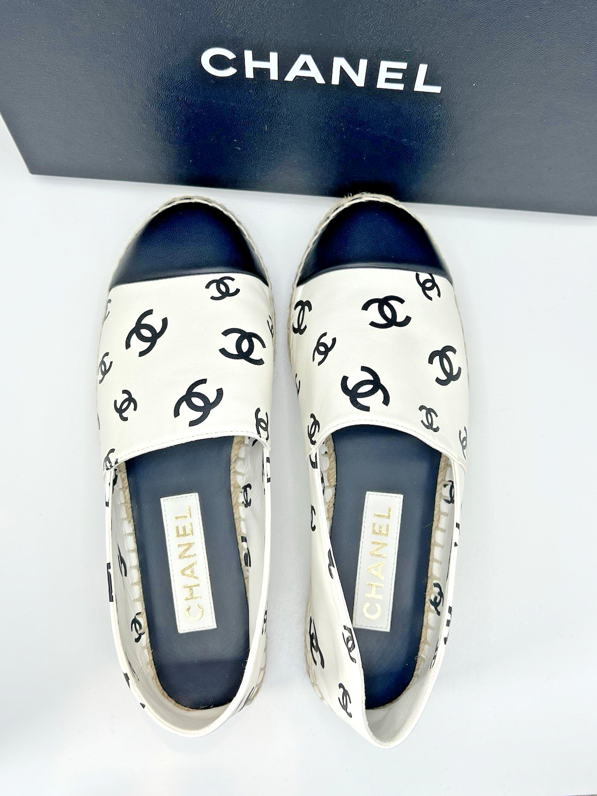 BNIB RARE SOLD OUT Chanel CC Logo Black White Lambskin Leather Espadrilles Sz 38 image 2