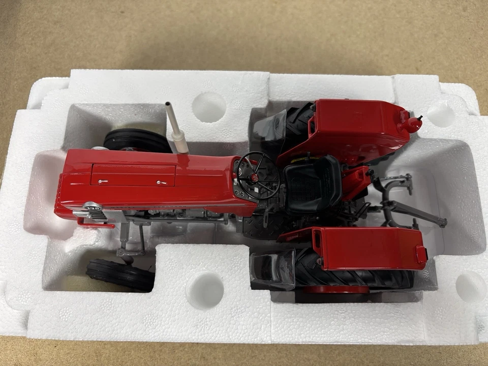 Massey Ferguson 175 Tractor By Universal Hobbies 1/16 Scale UH2906 - Image 2 of 4