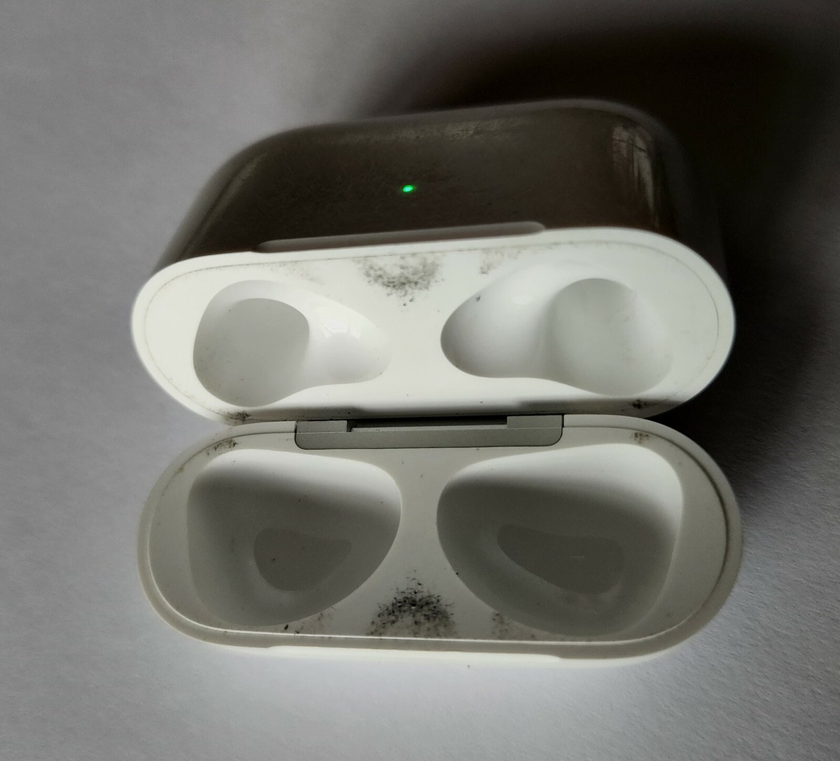 Original 3RD GEN Apple AirPods CHARGING CASE ONLY Gen 3 Original 3RD GEN Apple AirPods CHARGING CASE ONLY Gen 3