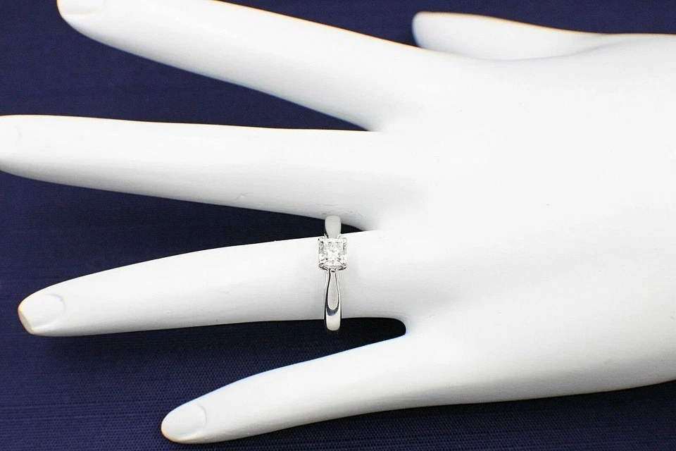 Anillo de compromiso de diamantes talla sueño Hearts on Fire de oro blanco de 18 k de 0,44 quilates Foto 4 de 4