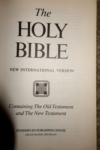 Holy Bible New International Version with BIble Study Helps Zondervan Publishers - Picture 5 of 12