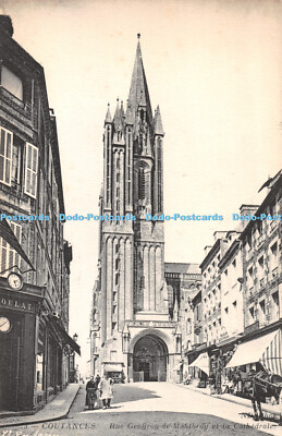 R322548 Coutances Rue Geoffroy de Montbray el la Cathedrale ND Foto