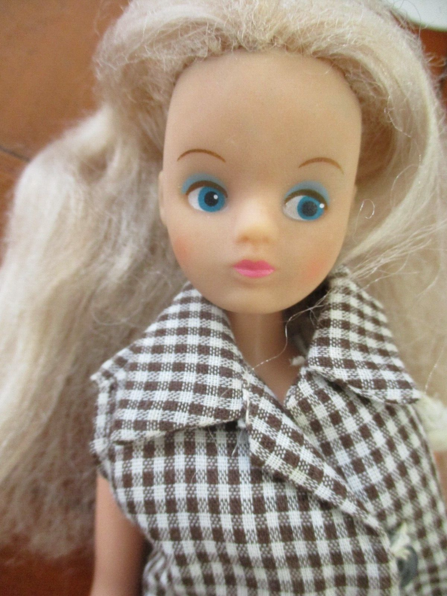 VINTAGE DAISY DOLL MARY QUANT BOXED TABLE AND CHAIRS WITH DOLL