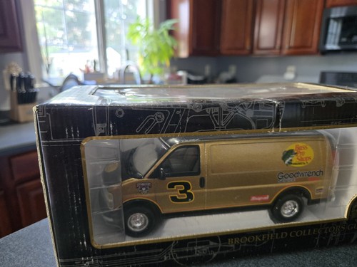 Dale Earnhardt 1:24 1997 Bass Pro Chevy Van Brookfield Collector's Guild New - Picture 2 of 6