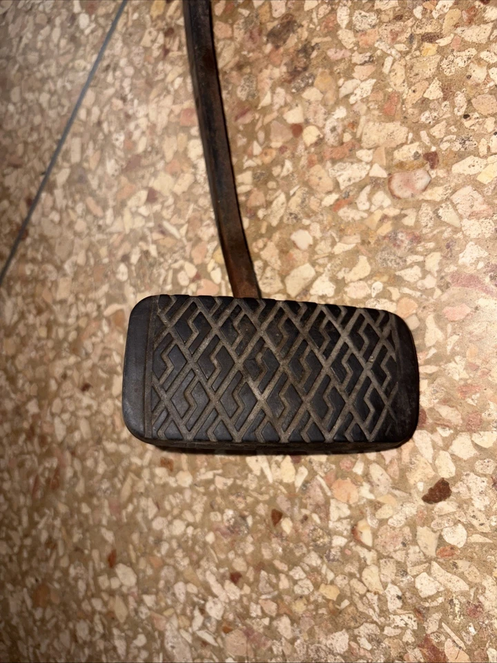 Toyota Paseo 1992 pedal de freno OEM Foto 2 de 4