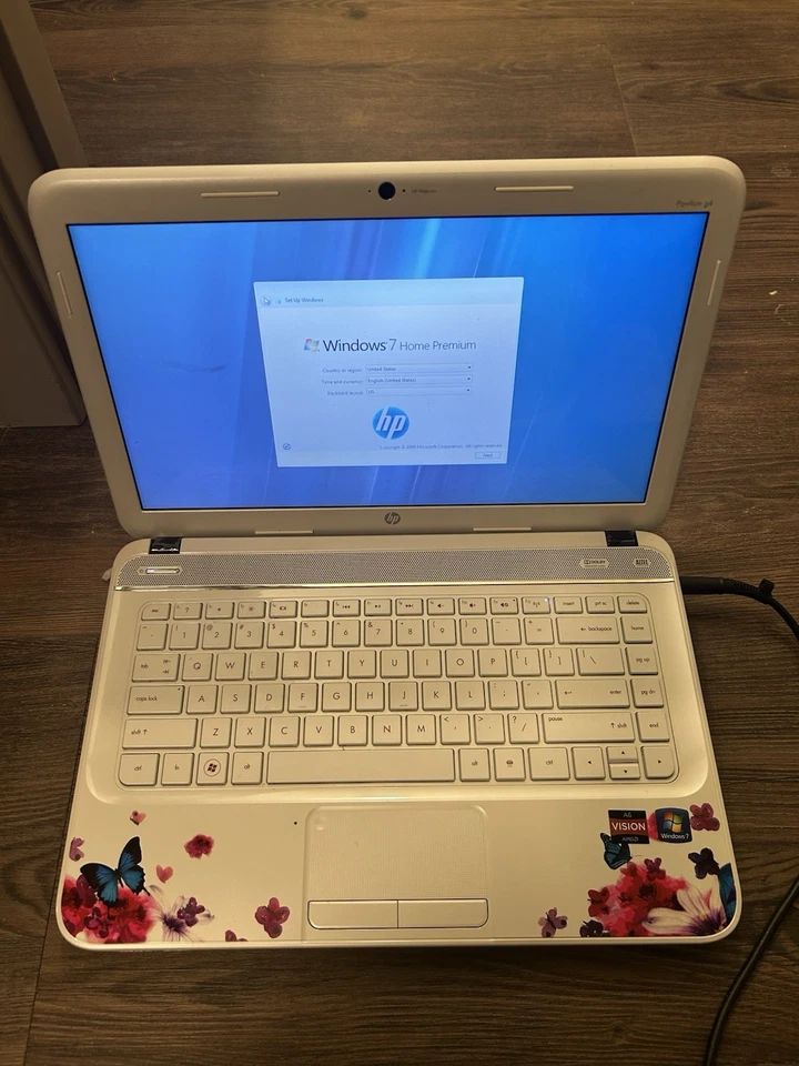 HP Pavilion g4 laptop with a "Butterfly Blossom" special edition skin - Image 3 of 4