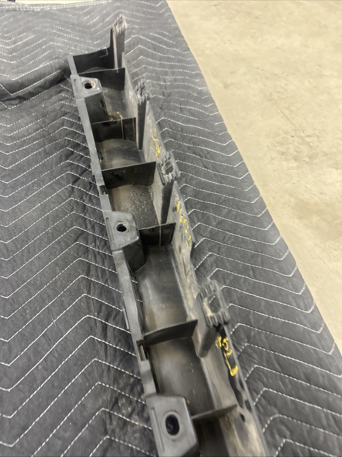 Audi R8 2021 Right Side bracket P/N 4S0853922