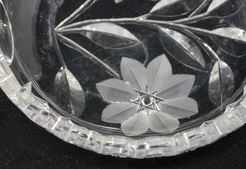 VINTAGE CUT GLASS NAPPY, HANDLED BOWL WITH FLOWER DECORATION, SAWTOOTH RIM - Picture 3 of 6