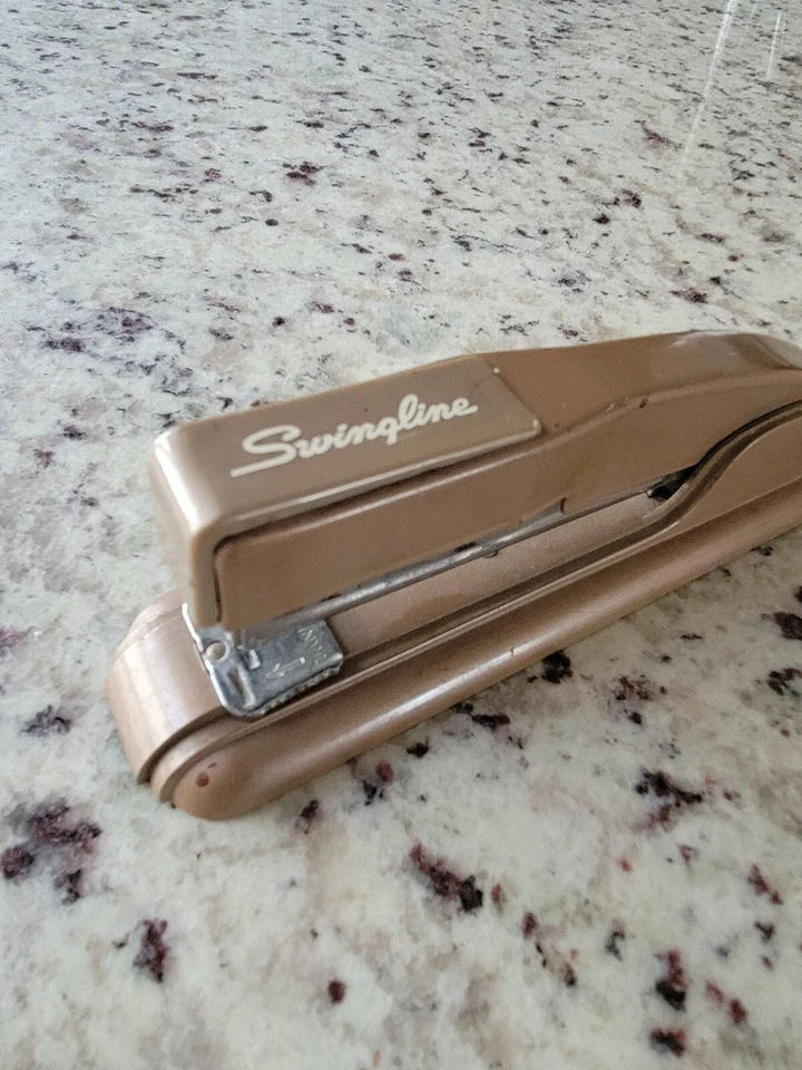 Vintage SWINGLINE Model No.27 Art Deco Desk Stapler Beige W/ Staples Made in USA - Image 3 of 4